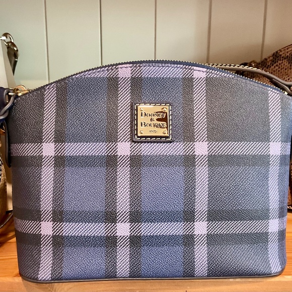 Dooney & Bourke Handbags - Dooney & Bourke Crossbody NWT 🎁GIFT READY